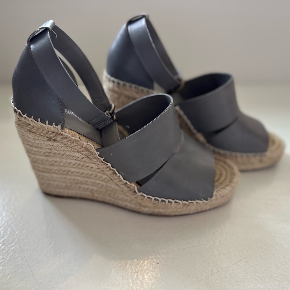 Treasure & Bond Wedges.